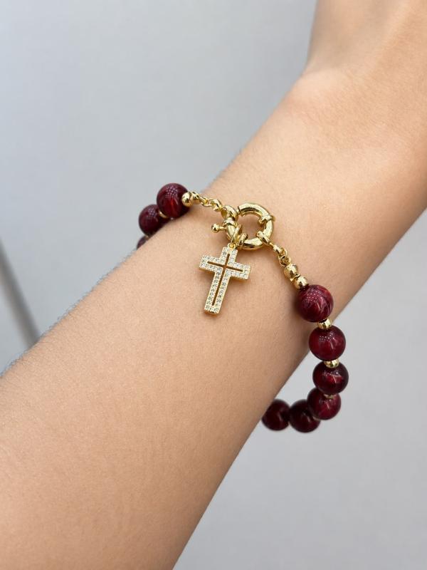 Pulsera Perlas Rojo Vino Dije Cruz