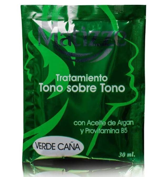 Baño de color verde caña